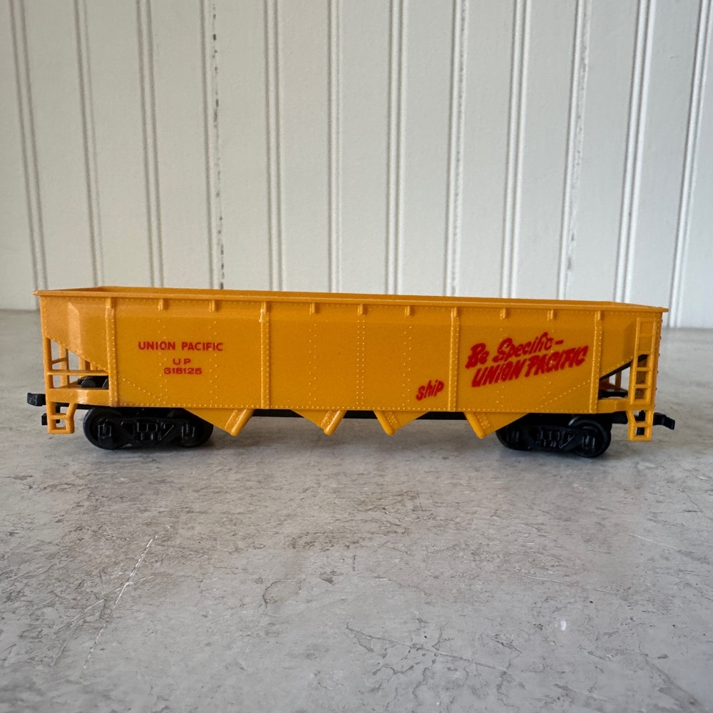 BACHMANN 518125 HO Scale Be Specific Union Pacific Open Hopper Car Model Train